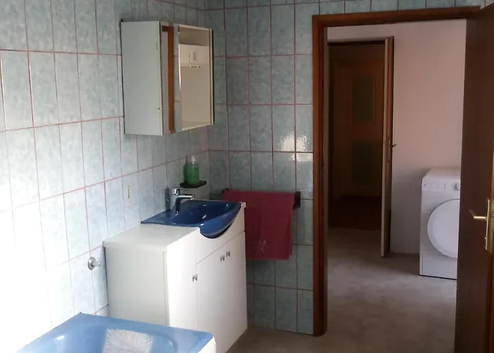 Konukevi Gostilna Tratnik Zoll