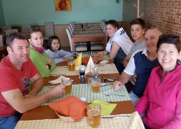 Gostilna Tratnik Konukevi *