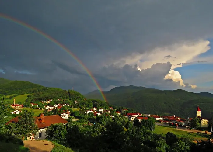 Konukevi Gostilna Tratnik Zoll